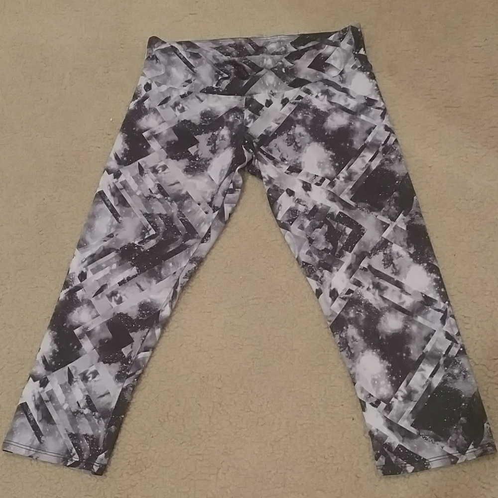 Onzie Capri Leggings